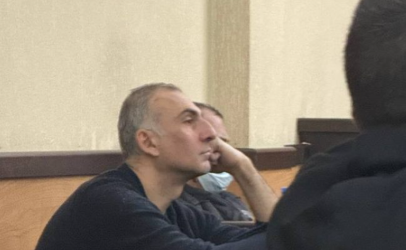 ელისაშვილი მოსამართლეს: ფეხზე ადგომა ნიშნავს პატივისცემას, პატივისცემას გამომუშავება უნდა