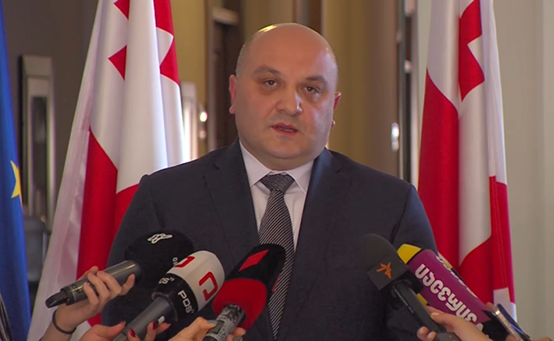 დარახველიძე არ პასუხობს კითხვას, კონკრეტულად რა ნივთიერებები გაურიეს აქციების დარბევისას
