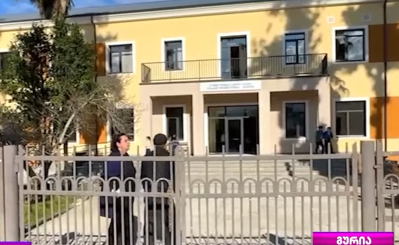წყალში გადაყრილი 5 მილიონი - ზარზეიმით გახსნილი სკოლა ოზურგეთის რაიონში ავარიულია