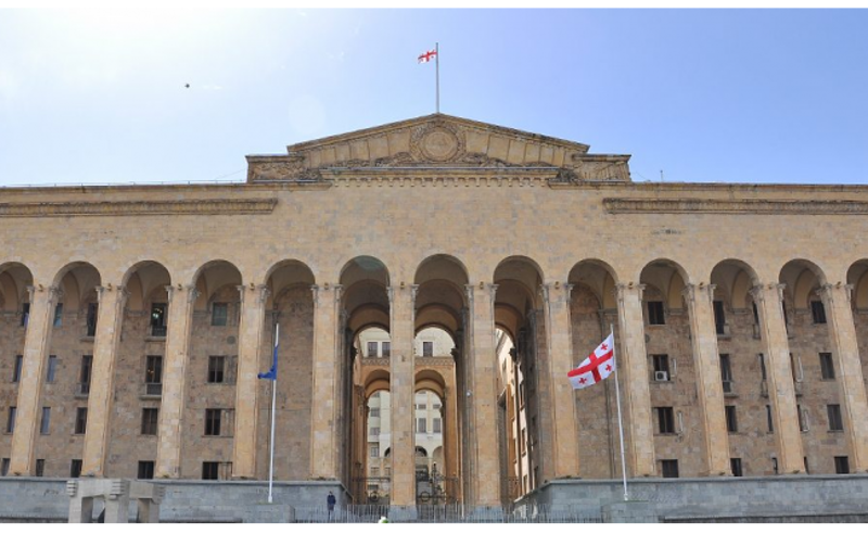 პარლამენტის, თბილისის მერიის, მთავრობის ადმინისტრაციისა და სამინისტროების შენობები შესაძლოა არსენალის მთაზე გადაიტანონ 