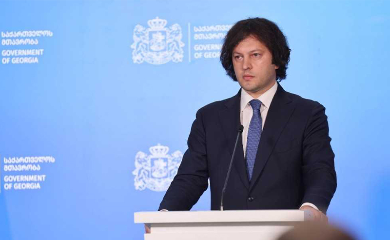 კობახიძის მტკიცებით, როცა ფინელ მინისტრს "აკაცუკი " უწოდა ეს კრიტიკა იყო და არა ლანძღვა