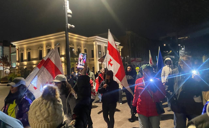 ქართველი ხალხის თავისუფლებისკენ სწრაფვას ვერ გააჩერებთ! - რუსთაველზე ისევ პროტესტია