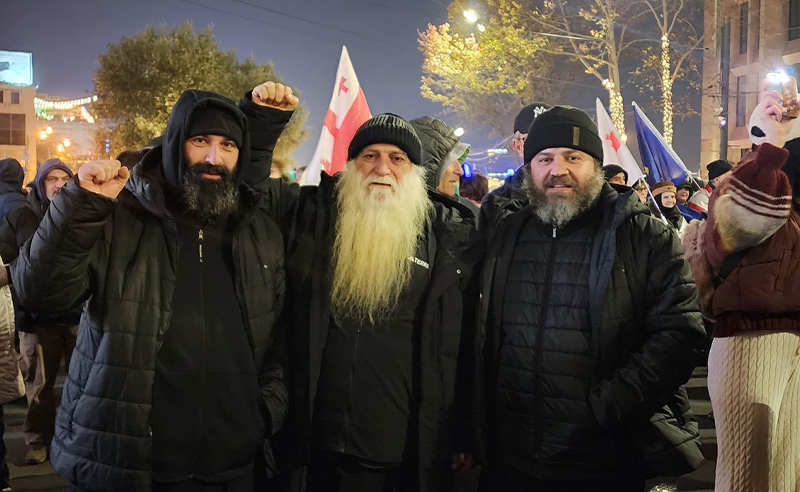 მამა დოროთე რუსთაველზეა: ვიმარჯვებთ ბოროტებაზე, წინ თავისუფლებისკენ, გეშინოდეს მოძალადე მთავრობავ