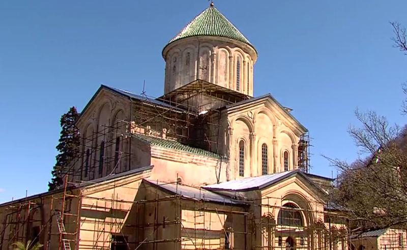კიდევ ერთი მძიმე ზამთარი გელათისთვის - რა ბედი ელის უნიკალური ტაძარს "ოცნების" ხელში