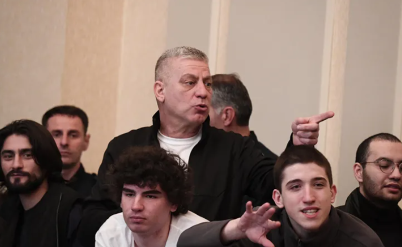 დაკავებამდე რამდენიმე დღით ადრე მასთან ვიღაც პიროვნება იყო კონტაქტზე გამოსული - კაძელაშვილის ადვოკატი