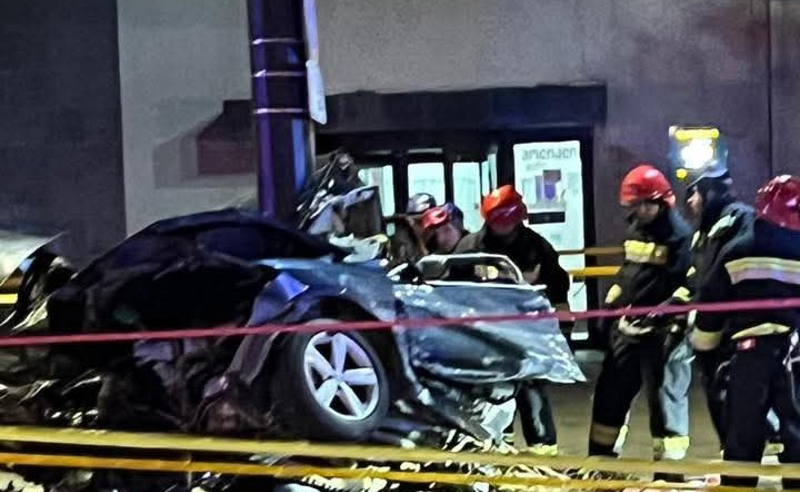 Tsereteli prospektində baş verən qəza nəticəsində 2 nəfər həyatını itirib.-VİDEO