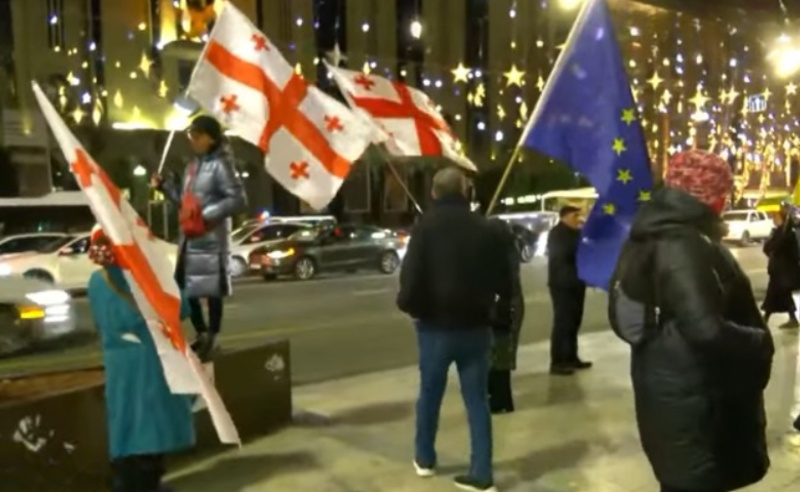 ვიბრძოლებთ იქამდე, ვიდრე ყველა პოლიტპატიმარი არ გათავისუფლდება! - რუსთაველზე დღესაც პროტესტია