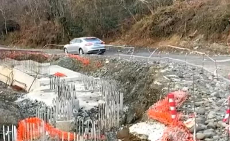 დაზიანებული და სიცოცხლისთვის საშიში გზები ოზურგეთში - მოსახლეობა დახმარებას ითხოვს 