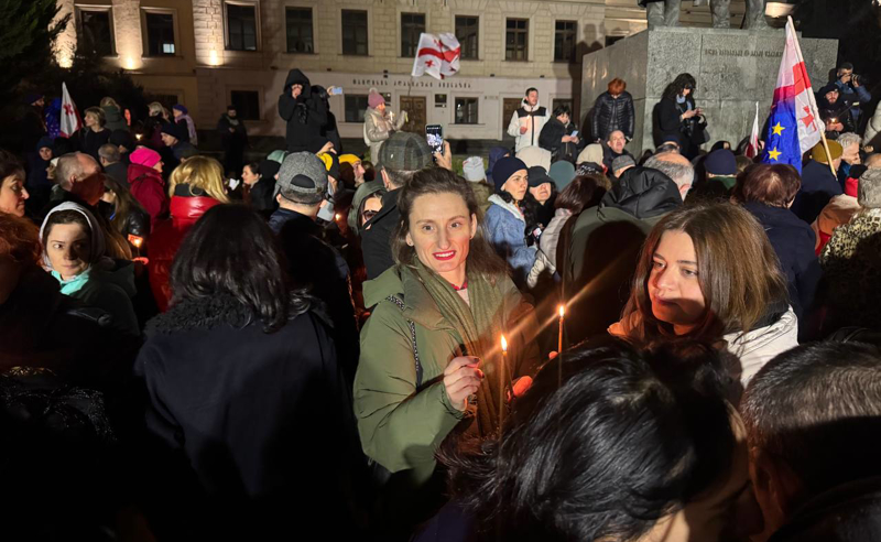 აქციის მონაწილეები რუსთაველის გამზირზე შობას ერთად შეხვდნენ