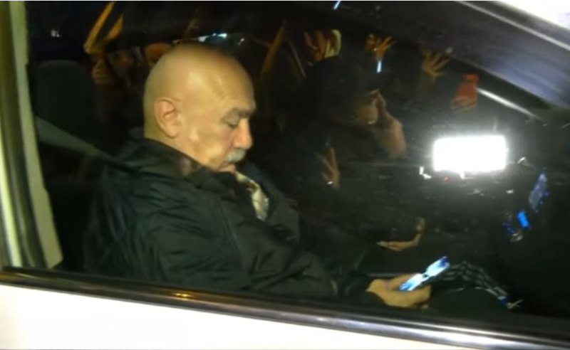 "თავისუფლება მედიას!" - აქციის მონაწილეები ვასილ მაღლაფერიძეს საპროტესტო შეძახილებით დახვდნენ