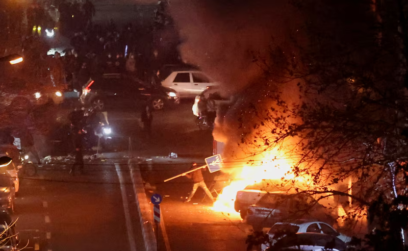 Reuters: ირანის ოფიციალური პირების ცნობით, არეულობების დროს 2000 ადამიანი დაიღუპა
