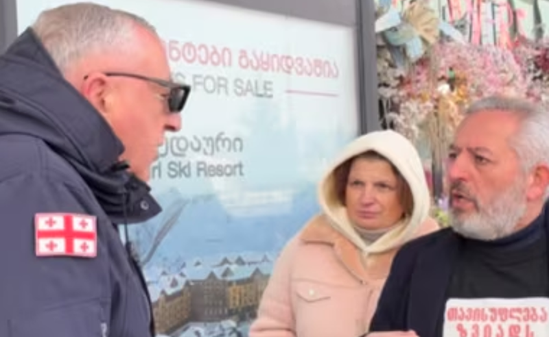სინდისის პატიმრების ოჯახის წევრებს პოლიცია აეროპორტში არ უშვებს