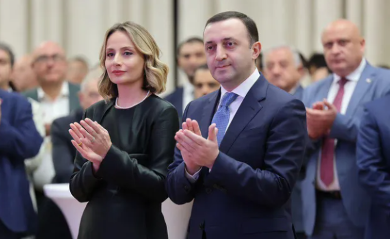 ღარიბაშვილი ყველაფერზე თავს თუ არ დააქნევს, მის ცოლს და ოჯახის წევრებს დაიჭერენ - ნიკა გვარამია