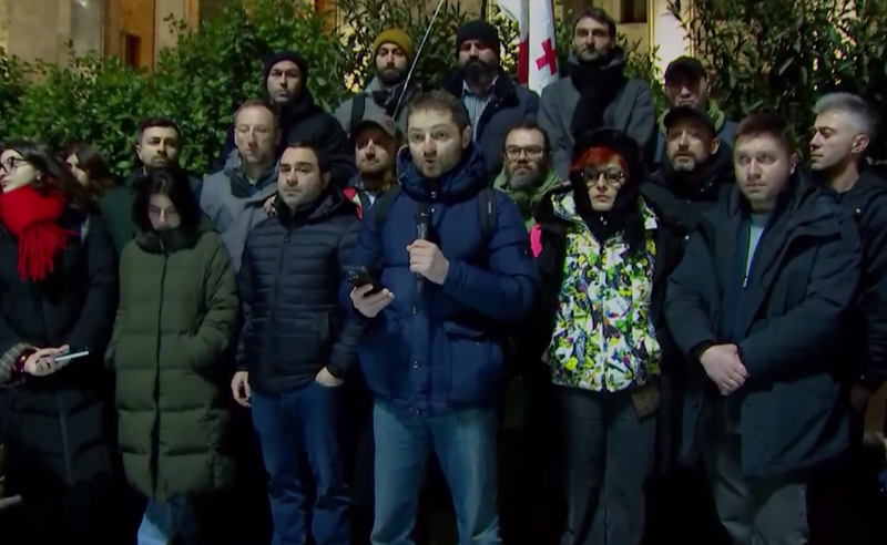 "ვერც ეს დაგვაშინებს" - სამოქალაქო აქტივისტების პასუხი ტროტუარზე დგომის გამო დაკავებებს