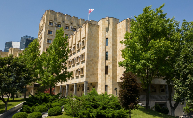 ბრალი წარედგინა პირს, რომელიც სხვის ქონებას თაღლითურად დაეუფლა