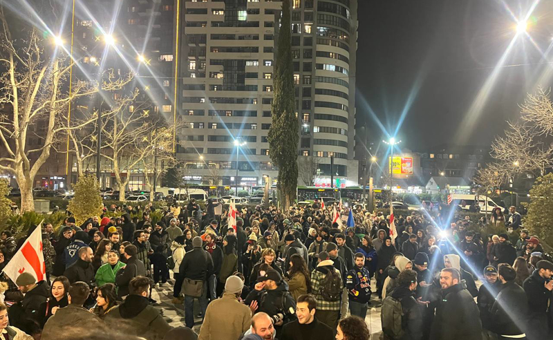 ტექნიკურ უნივერსიტეტთან საპროტესტო აქციას თსუ-სთან შეკრებილებიც შეუერთდნენ