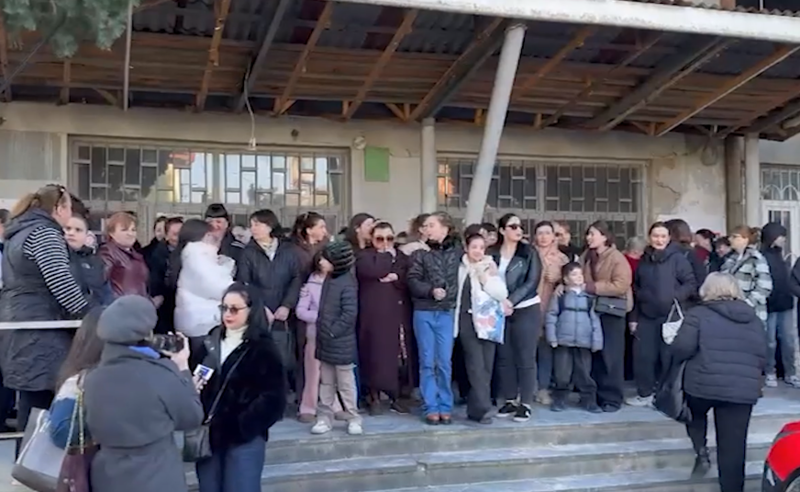 "სკოლის სარეაბილიტაციო სამუშაოები დროში იწელება" - პროტესტი ქუთაისში