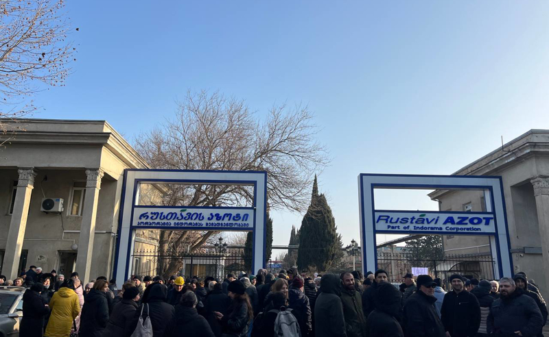 აზოტის ქარხნის გაფიცული თანამშრომელი: ადმინისტრაციამ გააჩერა ჟანგბადის საამქრო, რაც საავადმყოფოებში ადამიანების სიცოცხლეს საფრთხეში ჩააგდებს