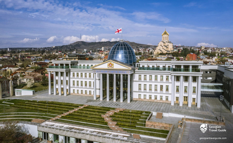 ივანიშვილი პრეზიდენტის სასახლის ყიდვას აპირებს - მიხეილ სააკაშვილი