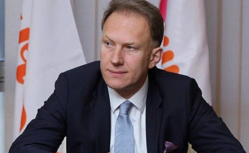 ფხაკაძე ვერ პასუხობს კითხვას, გააიაფებს თუ არა მისი კომპანია ბენზინის ფასს