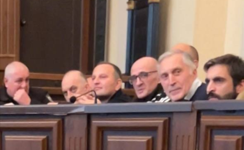 სასახლის ღობის საქმე - 4 ოქტომბრის ორგანიზატორების პროცესზე დაზიანებული კაფე-ბარის მეპატრონე დაიკითხება