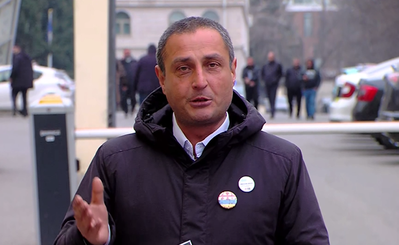 ლაშა ჩხარტიშვილი ამბობს, რომ კომენტარი, რომლის გამოც სასამართლოში დაიბარეს, შესაძლოა მას არ ეკუთვნის