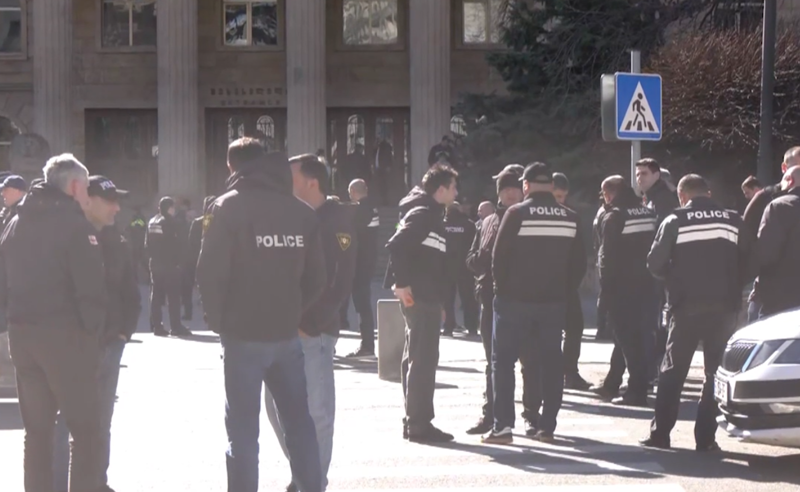 ჯანგველაძის მკვლელობის საქმის განხილვა იწყება - სასამართლოსთან უსაფრთხოების ზომები გააძლიერეს