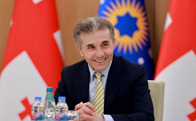 ხანგრძლივი პაუზის შემდეგ ბიძინა ივანიშვილი გამოჩნდა - ის “ოცნების" პარტიის საბჭოს სხდომას დაესწრო