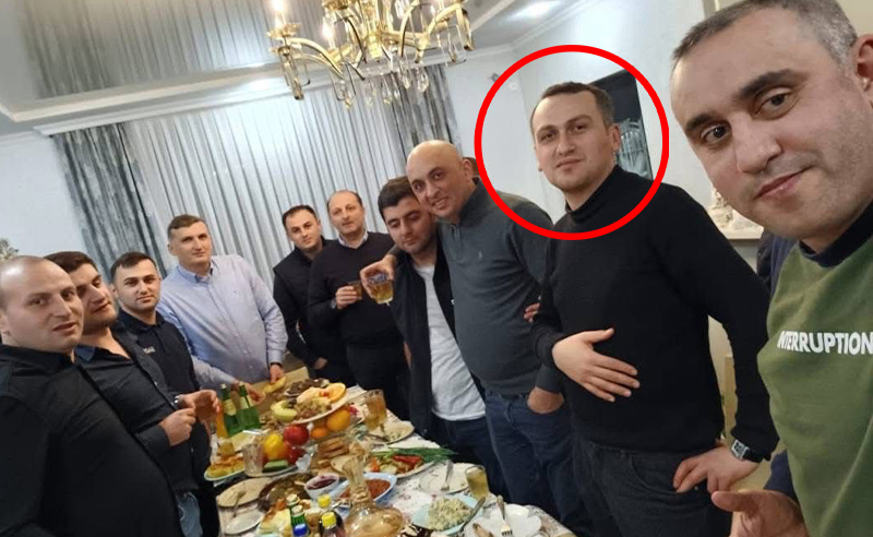 ექსკლუზივი: ვინ არის პოლიციელი, რომელიც ყაჩაღობის ბრალდებით დააკავეს