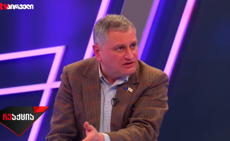 ივანიშვილს შესაძლოა, სულაც აღარ უნდა ამ ჩიხში ყოფნა, მაგრამ გამოსავალიც არ აქვს - არმაზ ახვლედიანი