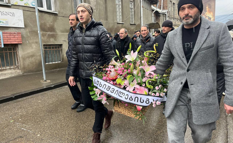 "სუხიშვილების" მოცეკვავეები პატრიარქს დაემშვიდობნენ