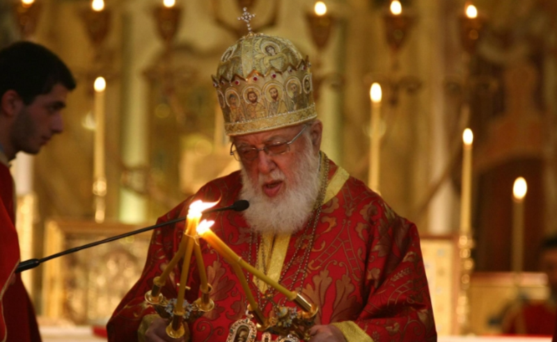 როგორ მოახერხა ილია მეორემ ათონის მთაზე, დიდ ლავრაში წირვა ქართულად ჩაეტარებინა - ამბები პატრიარქზე