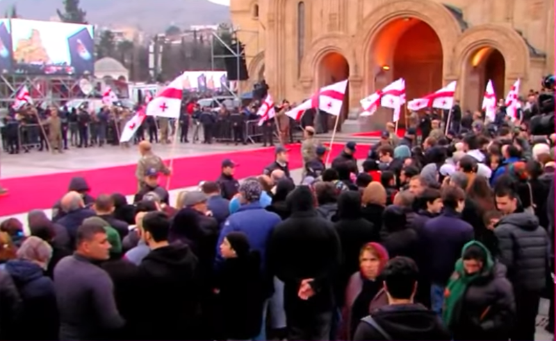 მოქალაქეებს სამების ტაძარში ეტაპობრივად უშვებენ