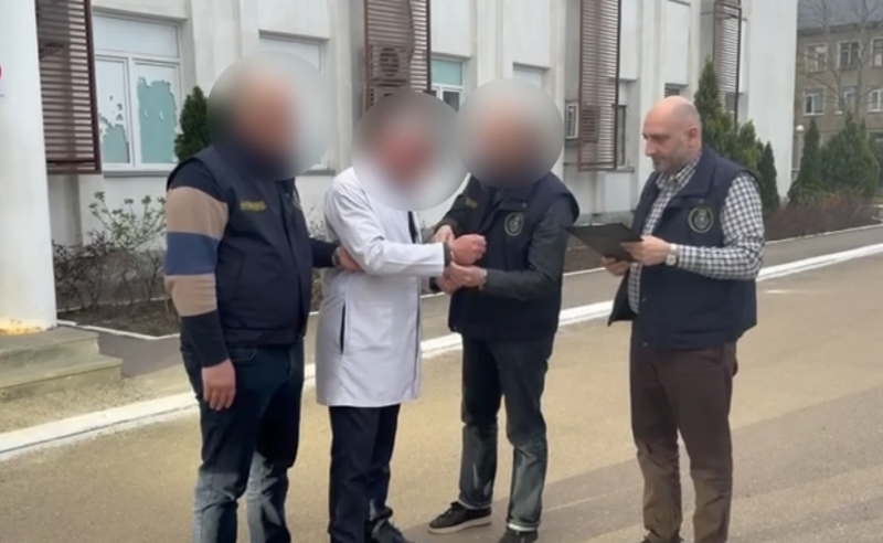 ქრთამის აღების ფაქტზე თავდაცვის სამინისტროს ქუთაისის სამხედრო ჰოსპიტლის განყოფილების უფროსი დააკავეს