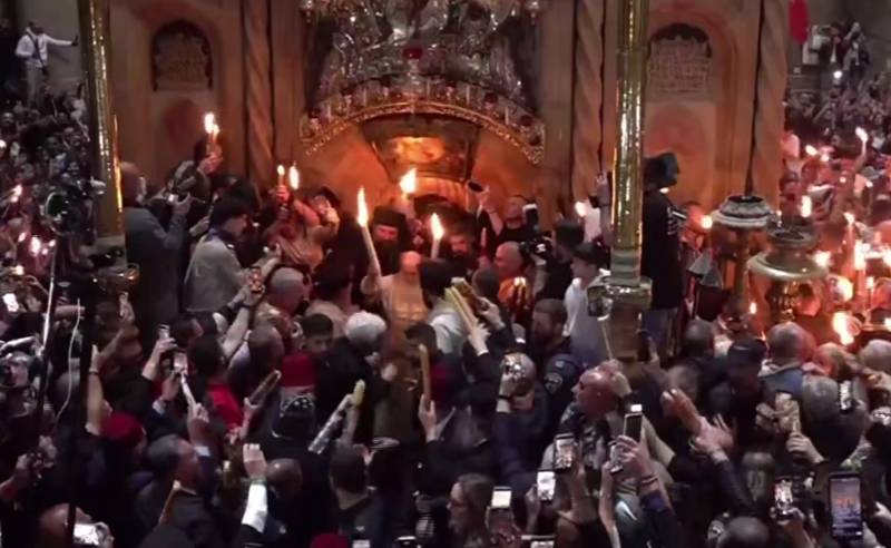 იერუსალიმში, მაცხოვრის საფლავზე წმინდა ცეცხლი გადმოვიდა