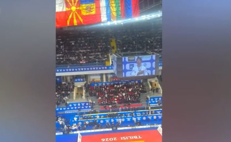 რუსეთი ოკუპანტია! - სპორტის სასახლეში რუსეთის ჰიმნის შესრულებისას სტვენა და საპროტესტო შეძახილები ისმოდა