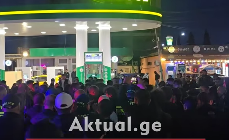 მარნეულში სკოლის მოსწავლეს მანქანა შეეჯახა - ადგილზე ვითარება დაძაბულია