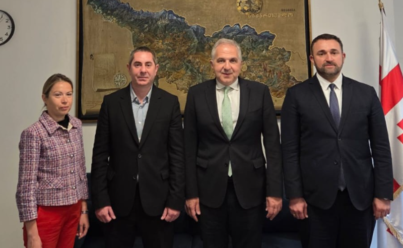 ცესკოს თავმჯდომარე ამბობს, რომ საფრანგეთში ვიზიტის დროს საქართველოს ელჩს შეხვდა