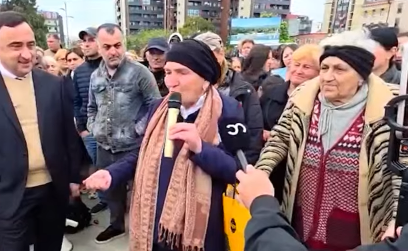 "ჩაკეტილი მთავრობა" - ბათუმში უსახლკაროდ დარჩენილი მოქალაქეების აქცია გაიმართა 