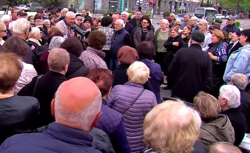 აქცია რუსთავში — მოქალაქეები მიწებზე საკუთრების უფლების დაბრუნებას მოითხოვენ