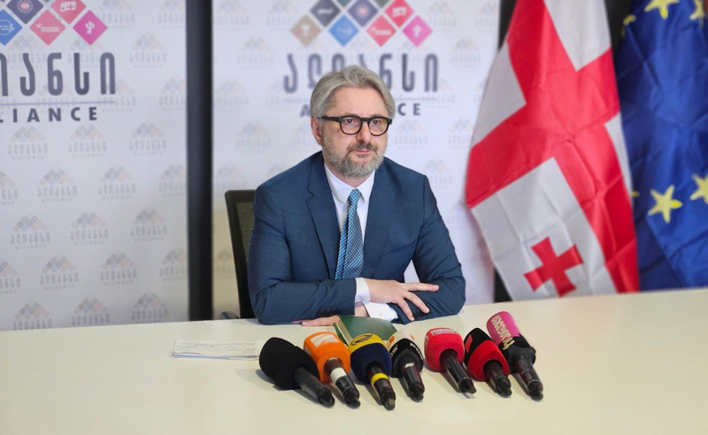 ვის ჯიბეში მიდის ელექტროენერგიაში ზედმეტად გადახდილი თანხა - ნიკა გვარამიას ბრიფინგი