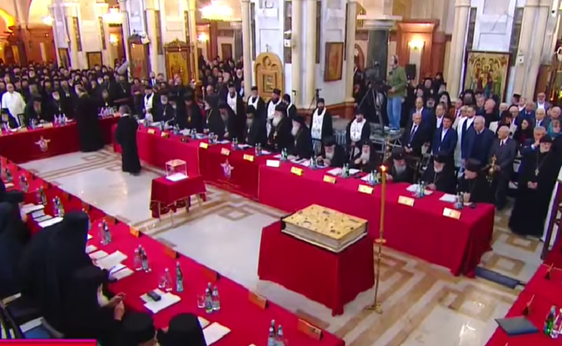 სამების ტაძარში სინოდის გაფართოებული კრება მიმდინარეობს 