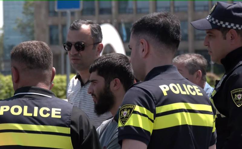 პოლიცია რესპუბლიკის მოედანზე ტაქსის მძღოლებს აქციის გამართვის უფლებას არ აძლევს