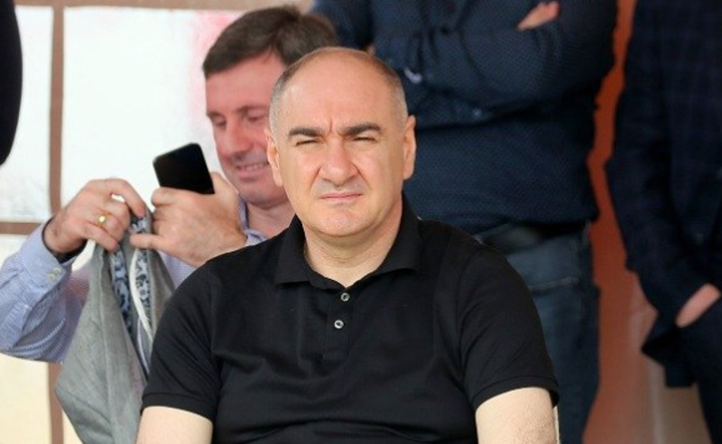 სუს-ის ყოფილი მაღალჩინოსანი დუმილის უფლებას იყენებს