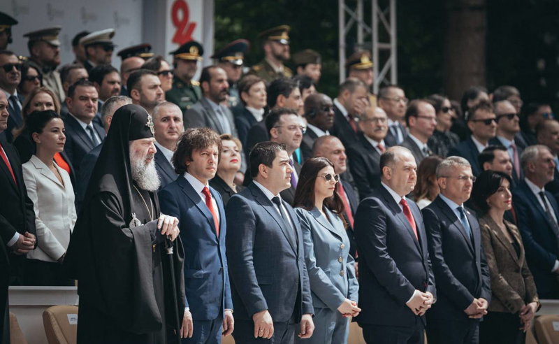 თავისუფლების მოედანზე დამოუკიდებლობის დღისადმი მიძღვნილი საზეიმო ღონისძიება მიმდინარეობს