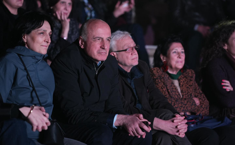 რიყის ამფითეატრში, წალენჯიხის თეატრის დასმა სპექტაკლი „არამედ რაღაც სხვა“ წარმოადგინა