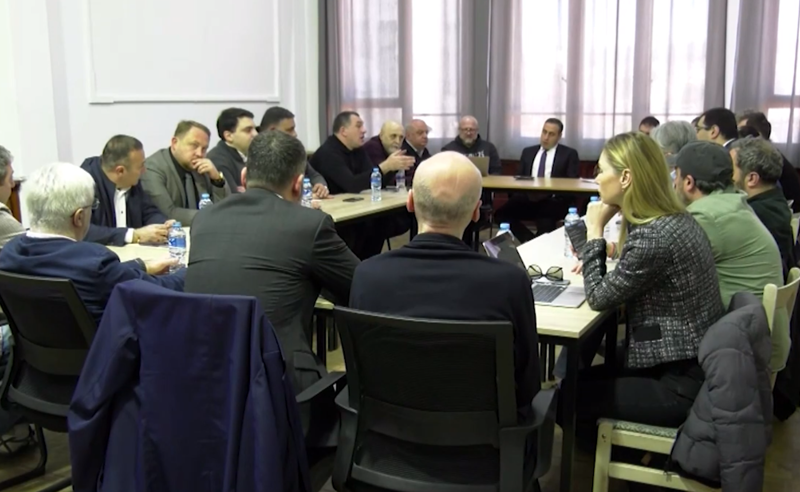 სად არის გამოსავალი პოლიტიკური კრიზისიდან?