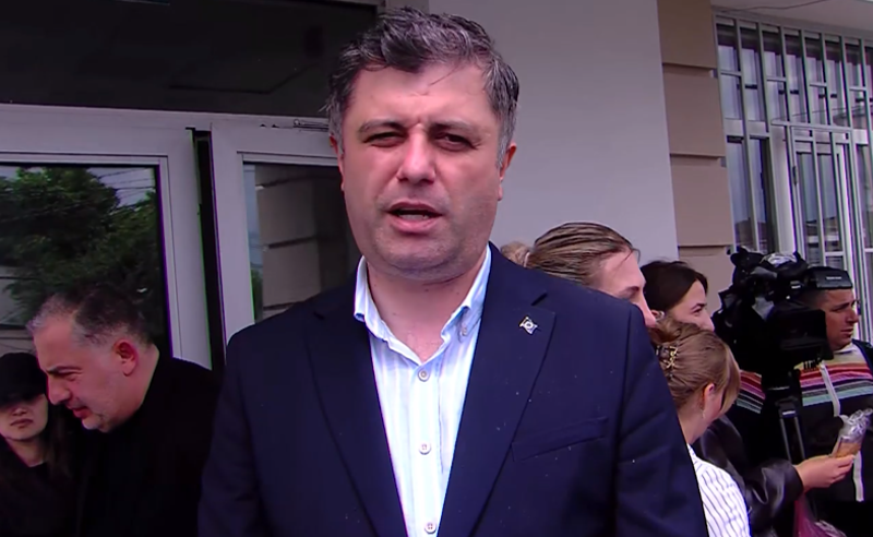 პაპუნა ლოცულაშვილის ადვოკატი ნაცემი კაცის მიმართ სისხლის სამართლებრივი დევნის შეწყვეტას მოითხოვს 