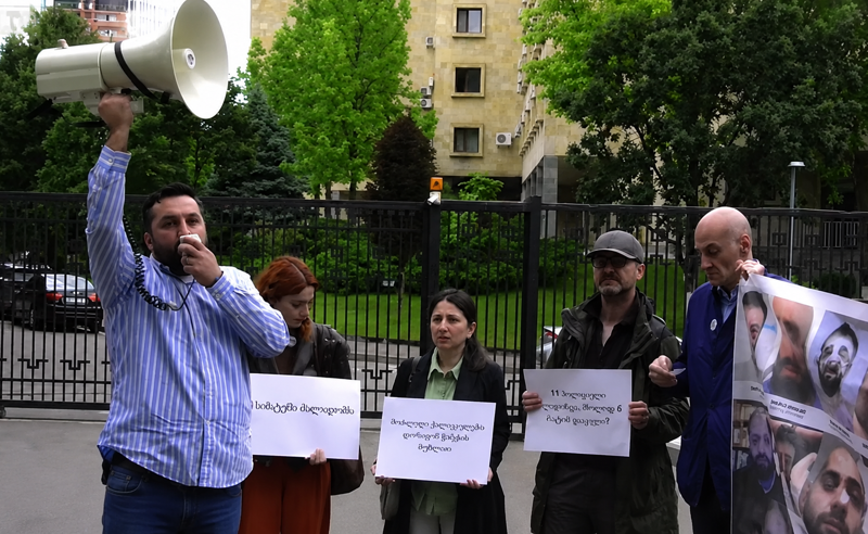 აქცია პროკურატურასთან: მოქალაქეები პოლიციის მხრიდან ძალის გადამეტების გამოძიებას ითხოვენ