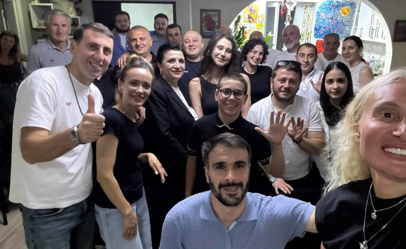 ნანუკა ჩემი თხოვნით უკვე ხვდება პარტიულ ორგანიზაციებს - მიხეილ სააკაშვილი